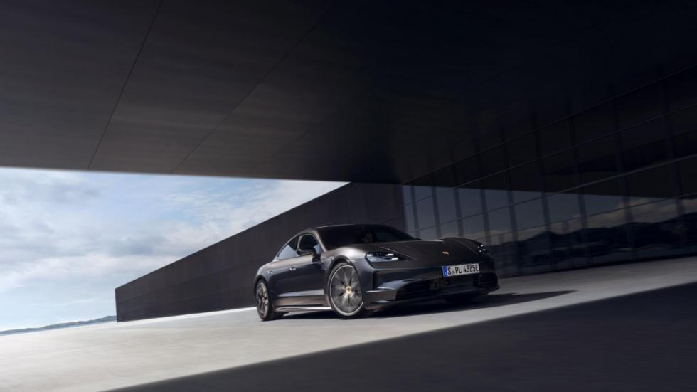 Έφτασαν οι νέες Porsche Taycan και Cayenne Black Edition (+τιμές)